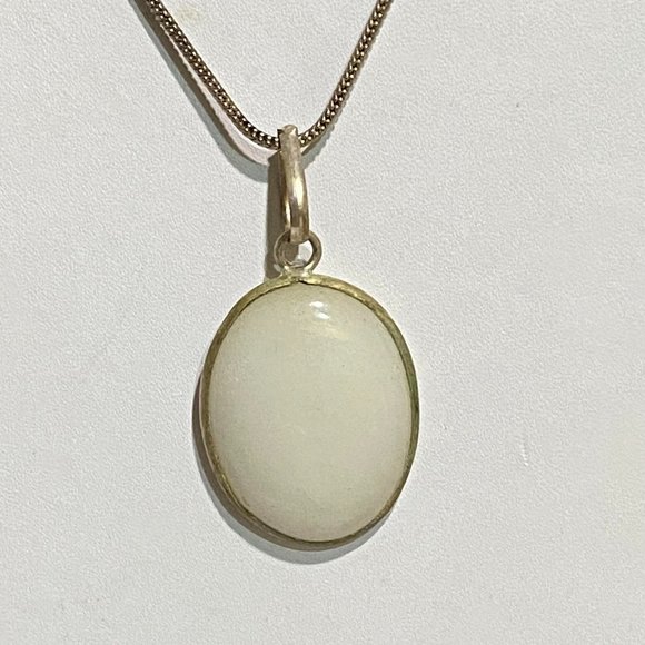 Handmade Natural Milky Quartz Gemstone Pendant Necklace. - Picture 1 of 4